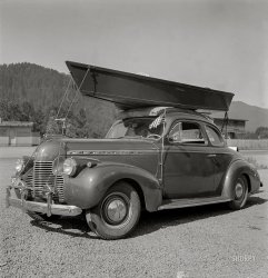 July 1942. "Oakridge, Oregon. Vacationist." Early version of the Family Campster. Medium format nitrate negative by Russell Lee for the Office of War Information. View full size.