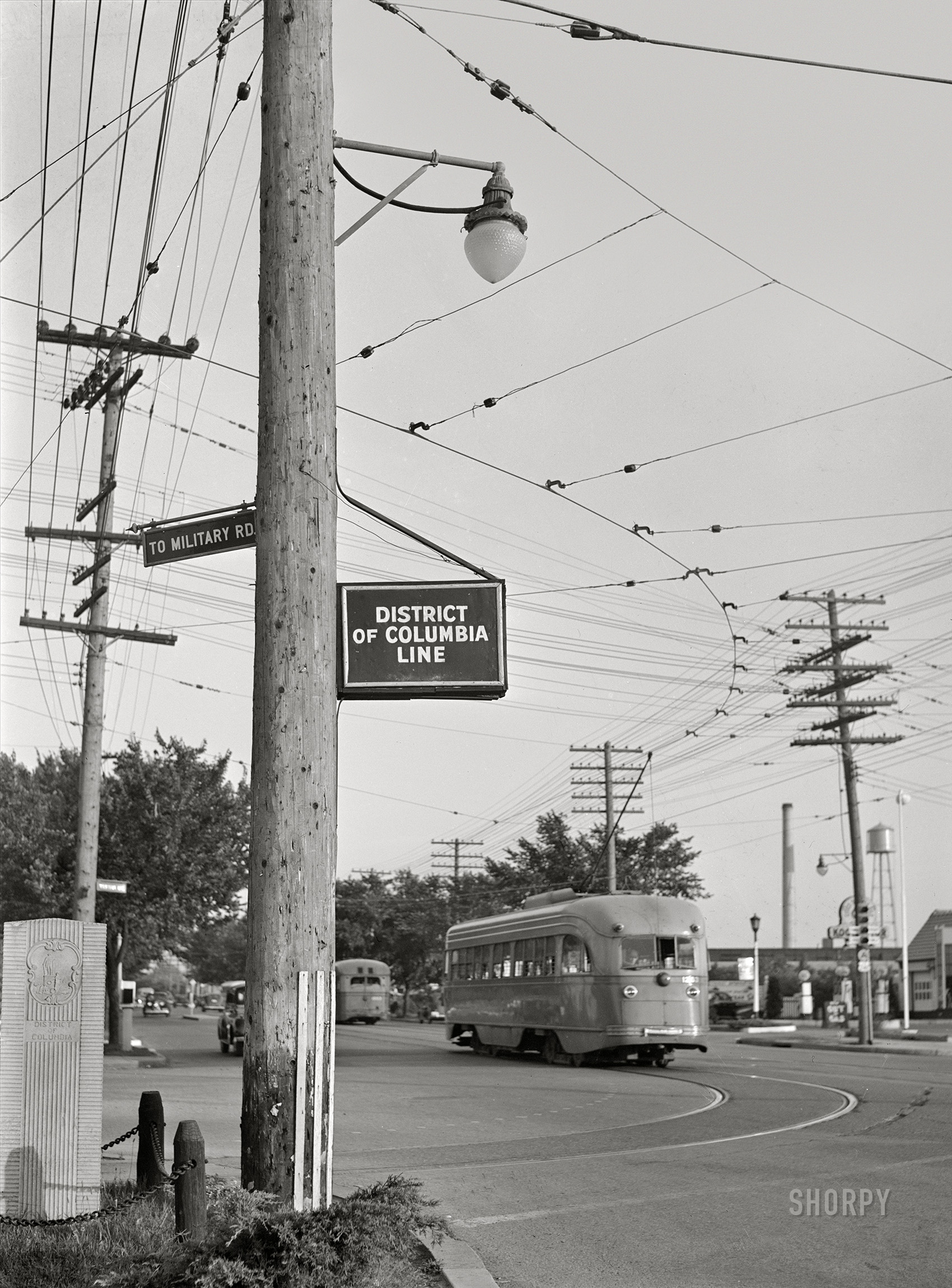 June-July 1942. "District of Columbia and Maryland boundary line at Wisconsin Avenue in the evening." Acetate negative by Marjory Collins for the Office of War Information. View full size.