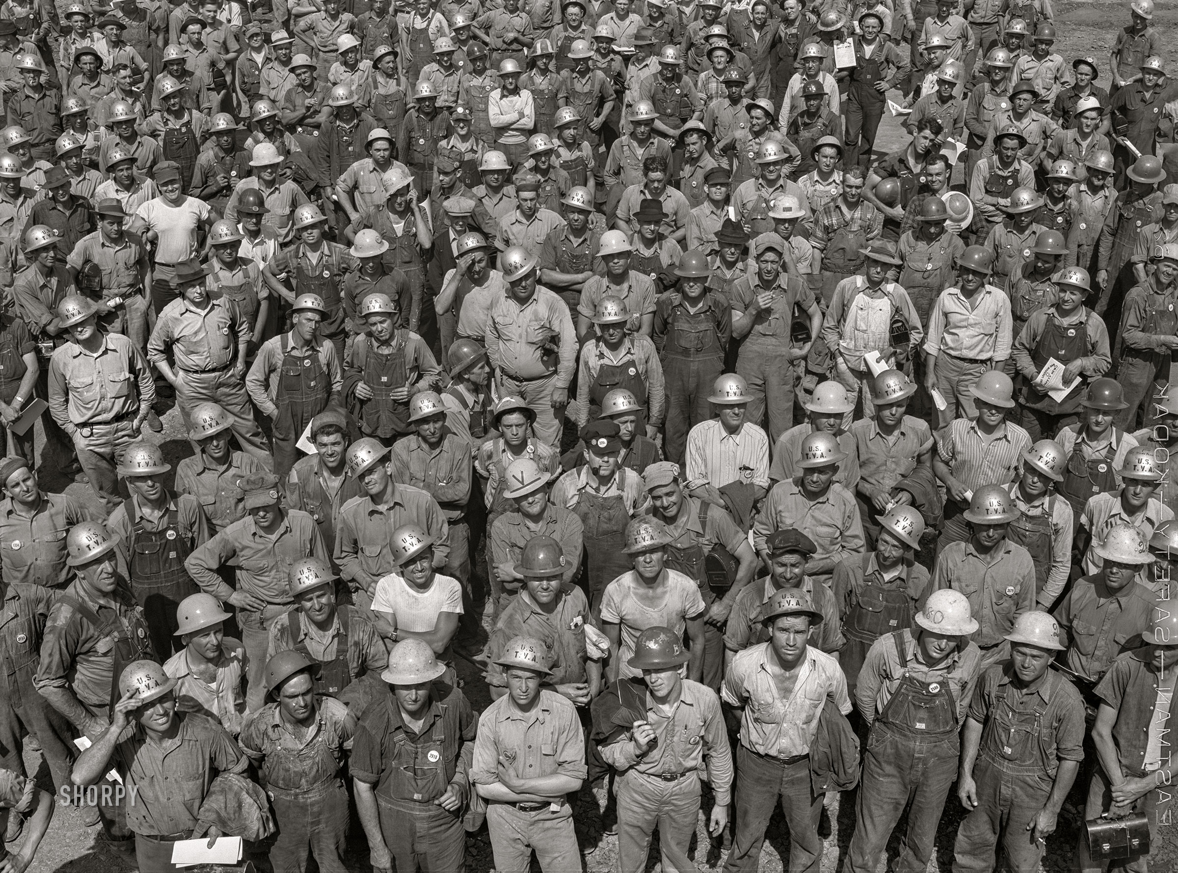 June 1942. "Construction of Fort Loudoun Dam, a Tennessee Valley Authority project on the Tennessee River. Some of the 1,300 men who work the 7 a.m. to 3 p.m. shift." Acetate negative by Arthur Rothstein for the U.S. Foreign Information Service. View full size.