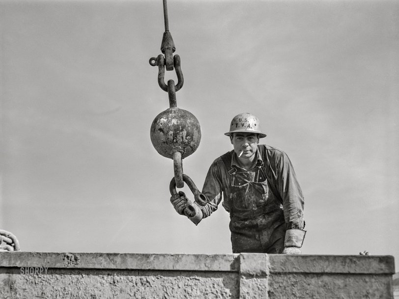 June 1942. "Rigger on the Fort Loudoun Dam, a Tennessee Valley Authority project." Acetate negative by Arthur Rothstein for the U.S. Foreign Information Service. View full size.
