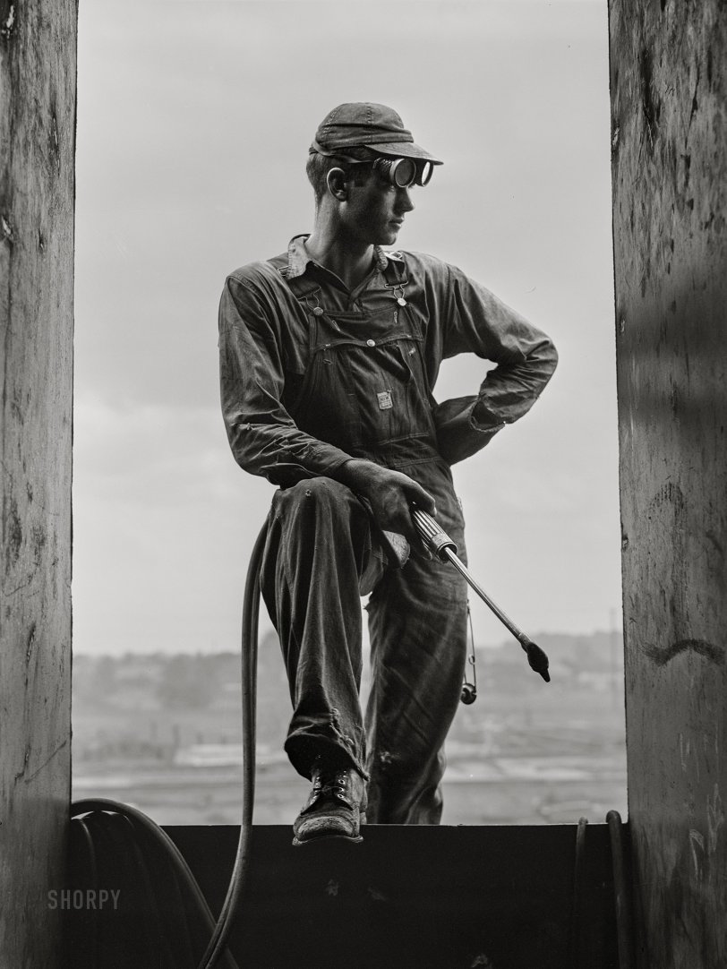July 1942. "Decatur, Alabama. Ingalls Shipbuilding Co. A young tacker working on one of the barges." Acetate negative by Jack Delano for the Office of War Information. View full size.