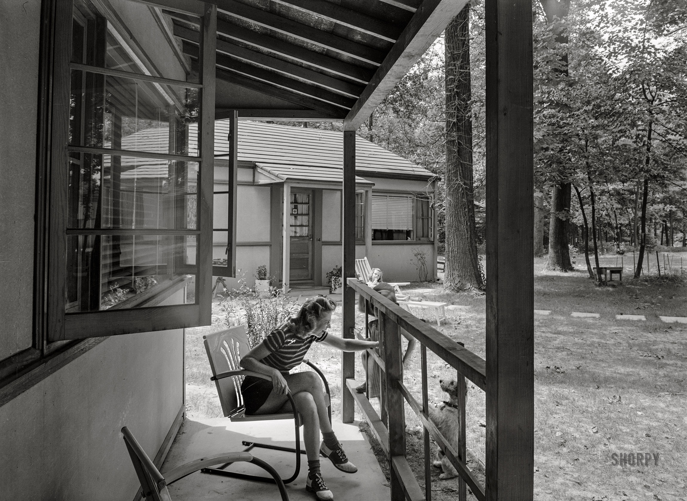 July 1942. "Middle River, Maryland. Stansbury Estates, housing development for workers at the Glenn L. Martin aircraft plant. Some houses have porches at the back. They are all alike, have four rooms, are made of Cemesto Board." Acetate negative by Marjory Collins. View full size.