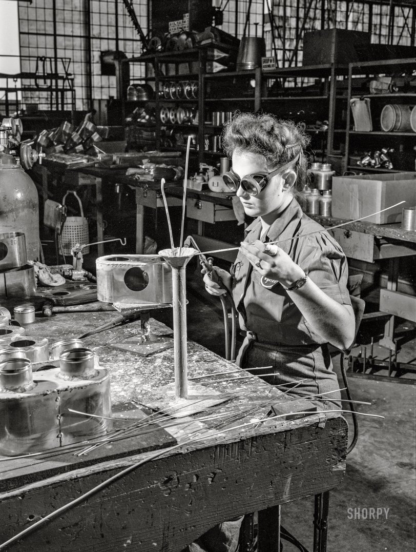 August 1942. "Nashville, Tennessee. Welding parts for fuel pumps. Vultee Aircraft Corporation plant." Acetate negative by Jack Delano for the U.S. Foreign Information Service. View full size.
