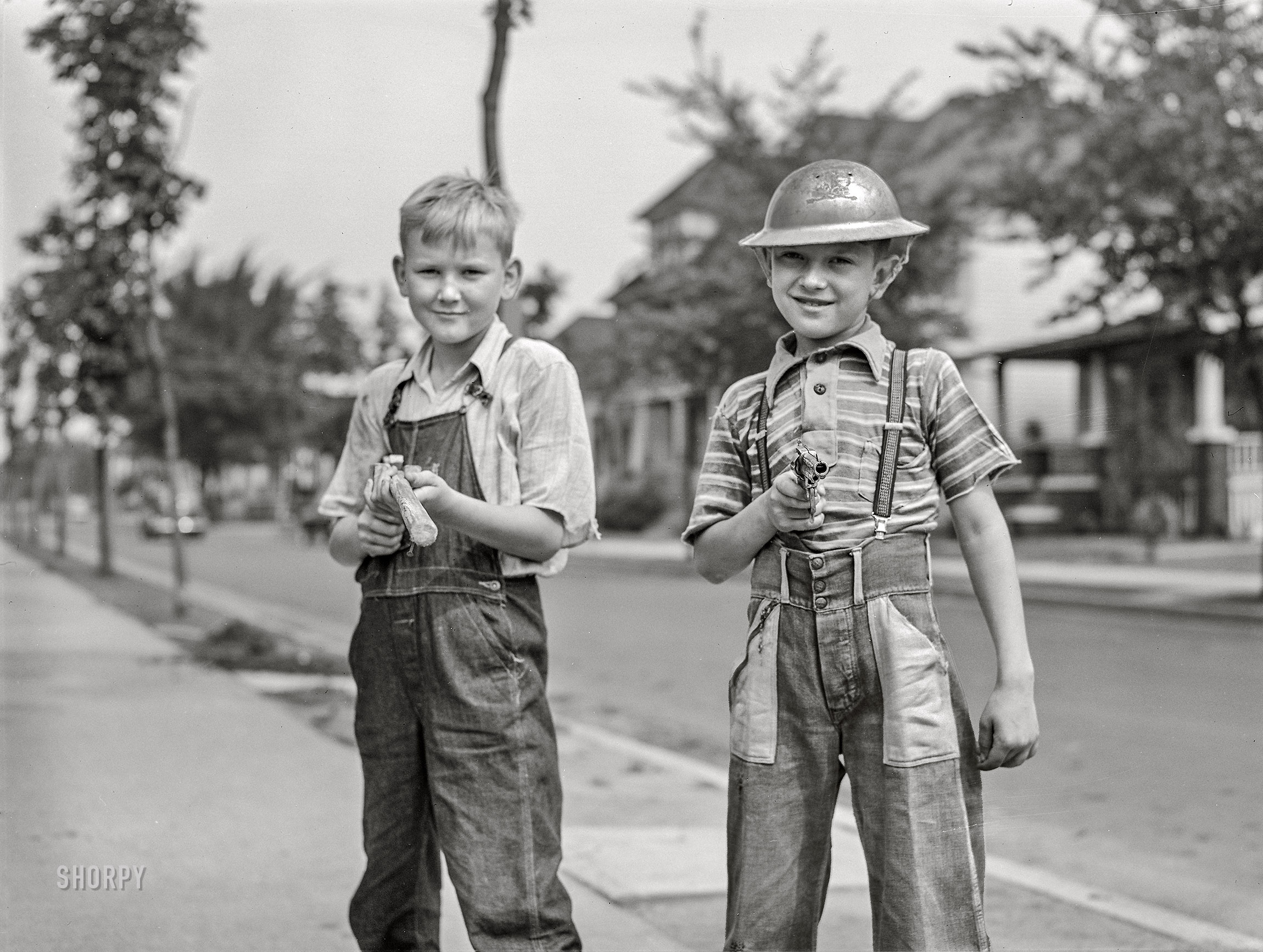 August 1942. "Detroit, Michigan. Boys in the Polish district." Acetate negative by John Vachon for the U.S. Foreign Information Service. View full size.