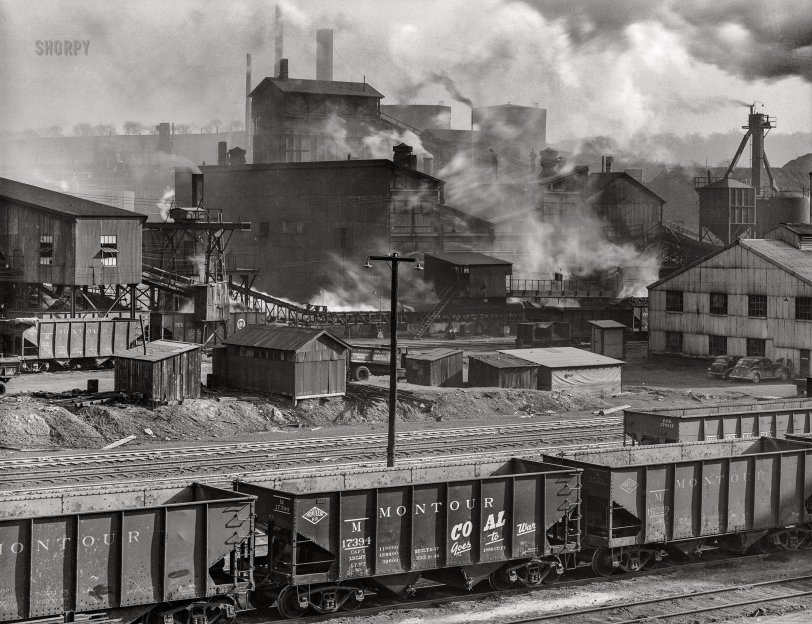 November 1942. "Pittsburgh, Pennsylvania (vicinity). Champion No. 1 coal cleaning plant of Pittsburgh Coal Company." Photo by John Collier, Office of War Information. View full size.