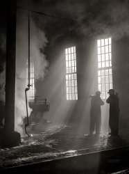 December 1942. "Chicago, Illinois. In the roundhouse at a Chicago and North Western railyard." Acetate negative by Jack Delano for the Office of War Information. View full size.