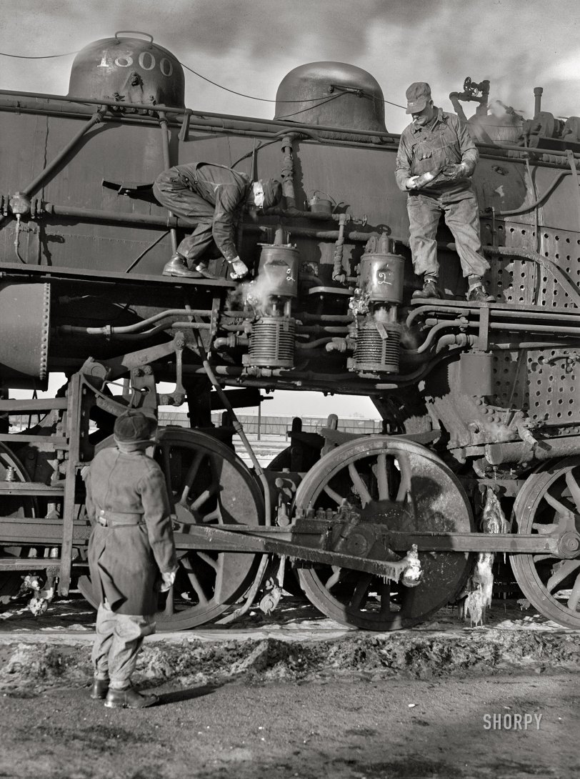 December 1942. "Chicago, Illinois. Switching and classification freight yards. Engineer and fireman thawing out air compressors on a cold morning at a Chicago and North Western railyard." Acetate negative by Jack Delano for the Office of War Information. View full size.