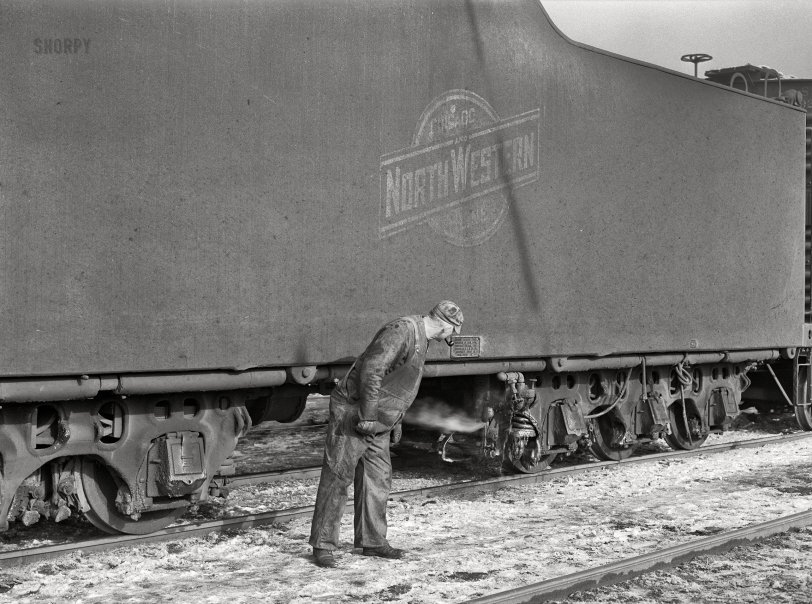 December 1942. "Chicago, Illinois. Engineer taking a last look at the tender before going out on the road from a Chicago and North Western railyard." Medium format acetate negative by Jack Delano for the Office of War Information. View full size.
