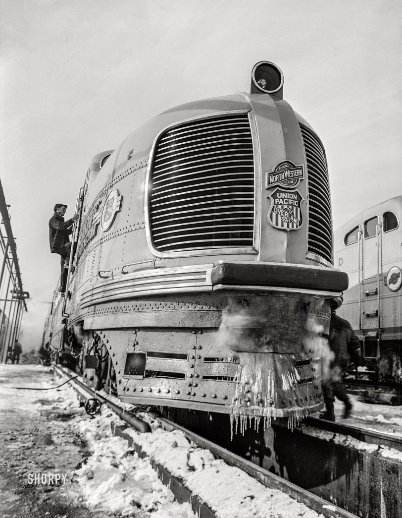 December 1942. "Chicago, Illinois. One of the Chicago and North Western Railroad streamliner diesel electric locomotives. These trains are operated jointly with the Union Pacific Railroad to the West Coast." Acetate negative by Jack Delano, Office of War Information. View full size.