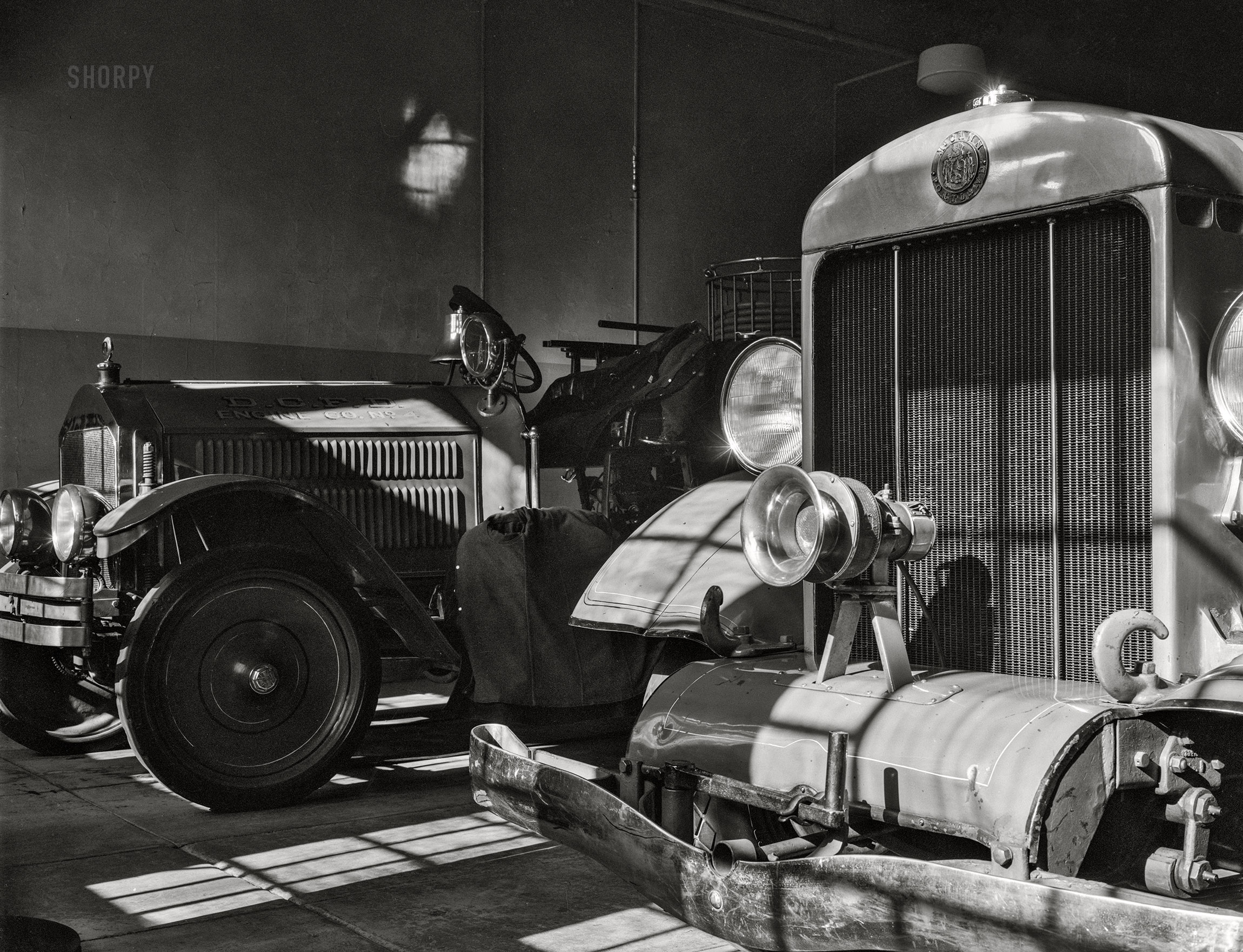 January 1943. Washington, D.C. "D.C.F.D. Engine Company No. 4 firehouse. Fire trucks." 4x5 inch acetate negative by Gordon Parks for the Office of War Information. View full size.