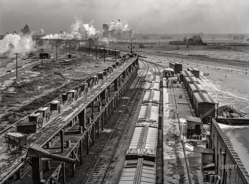 January 1943. "Icing platform of the Indiana Harbor Belt Railroad. Blue Island Yard south of Chicago." Acetate negative by Jack Delano for the Office of War Information. View full size.