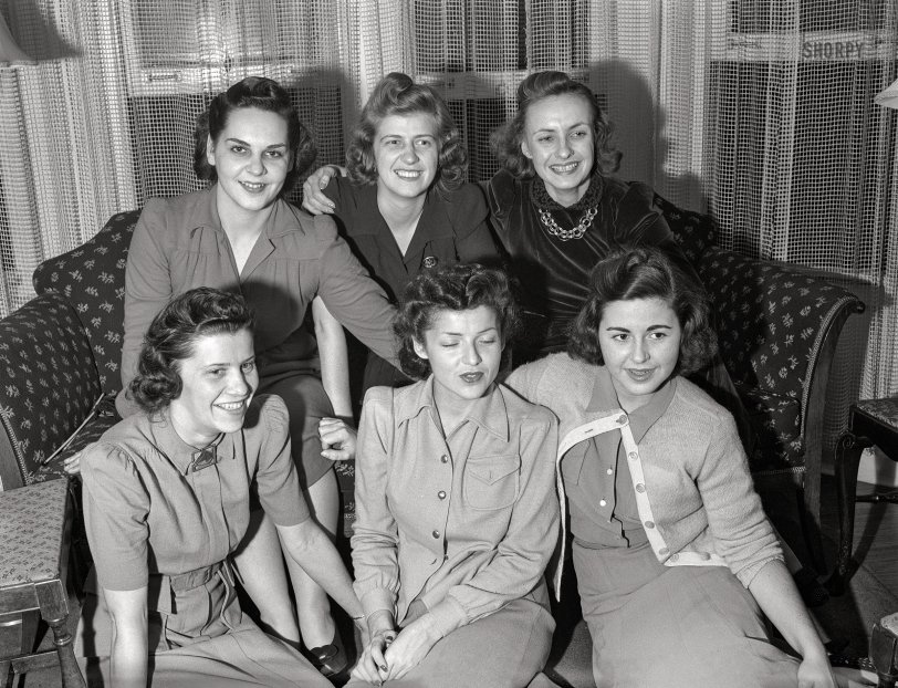 Detroit. "Summer 1941. Group of girls." Three of the young ladies from that card game, and three more who evidently didn't make the cut. Acetate negative by Arthur Siegel. View full size.