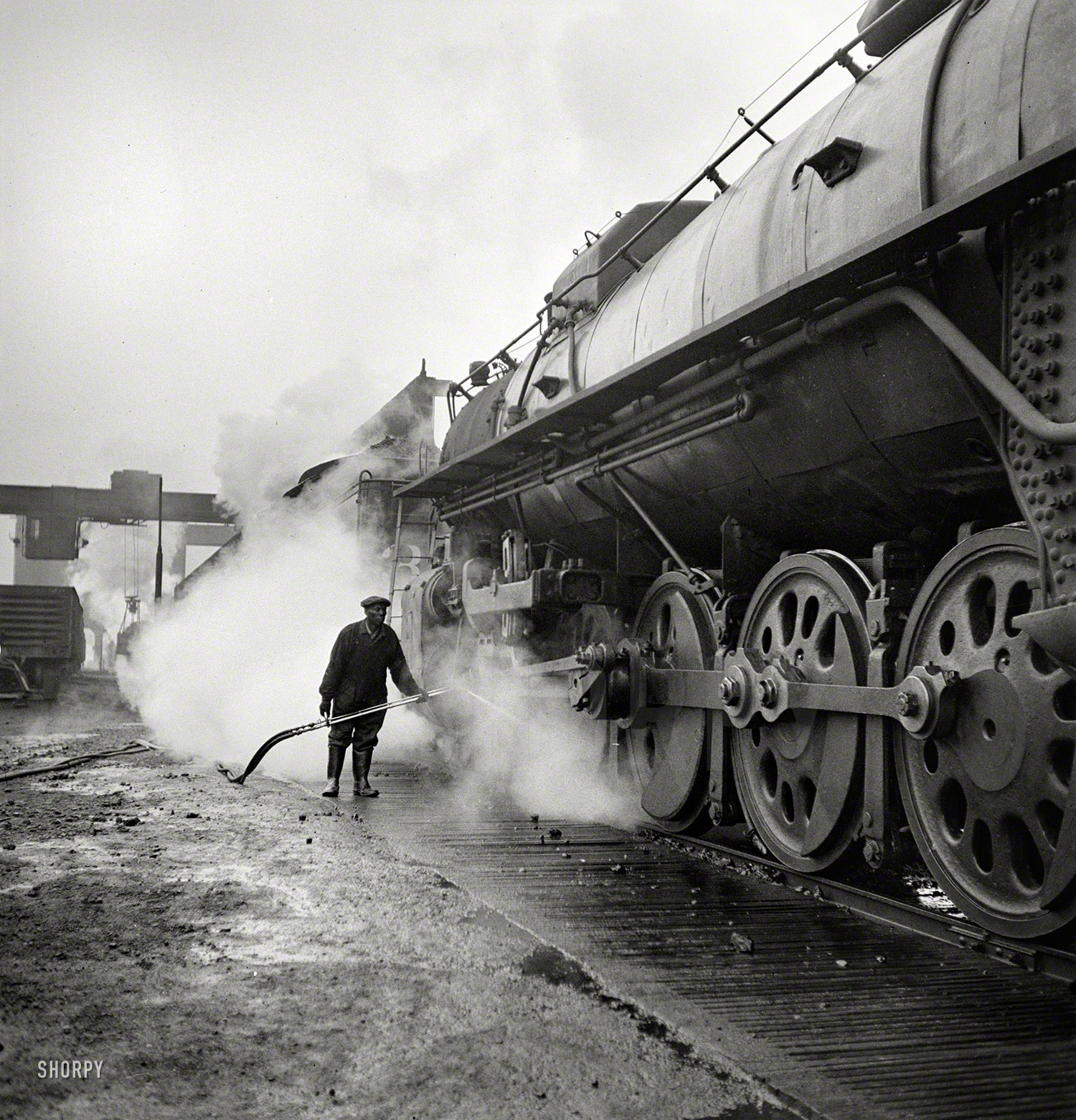 November 1942. "Chicago, Illinois. Washing a locomotive at the coaling station at an Illinois Central railyard." Triple Foam and Rain-X, $3 extra. Medium format negative by Jack Delano for the Office of War Information. View full size.