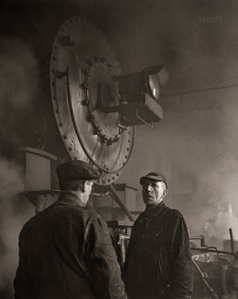December 1942. "In the roundhouse at Proviso Yard, Chicago &amp; North Western Railroad. Chicago, Illinois." Nitrate negative by Jack Delano, Office of War Information. View full size.
