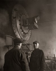 December 1942. "In the roundhouse at Proviso Yard, Chicago & North Western Railroad. Chicago, Illinois." Nitrate negative by Jack Delano, Office of War Information. View full size.
