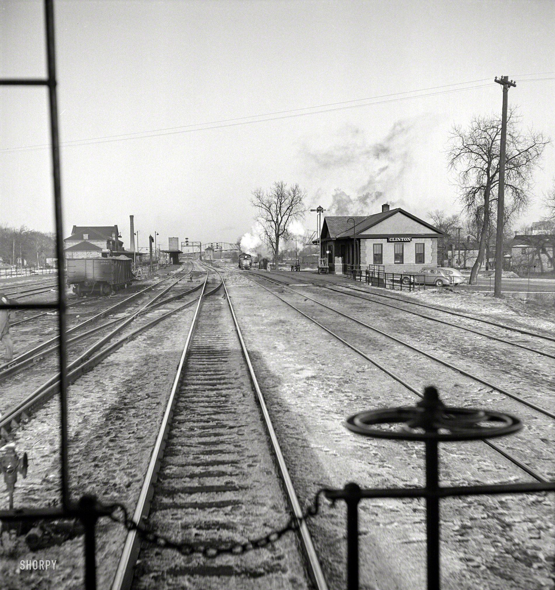 March 1943. "Freight operations on the Chicago & North Western between Chicago and Clinton, Iowa. The train going through Clinton to the yard two miles beyond." Photo by Jack Delano, Office of War Information. View full size.