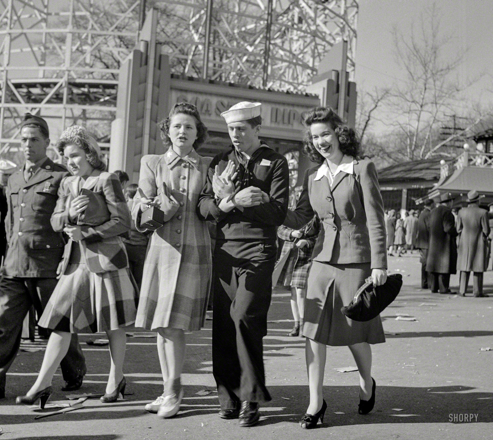 April 1943. Montgomery County, Maryland. "Servicemen and their girls at the Glen Echo amusement park." Medium format nitrate negative by Esther Bubley for the Office of War Information. View full size.