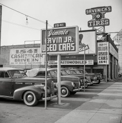 April 1942. "Hollywood, California. Used car lot." All clues point to the street address being 1541. But what's the street? Photo by Russell Lee. View full size.