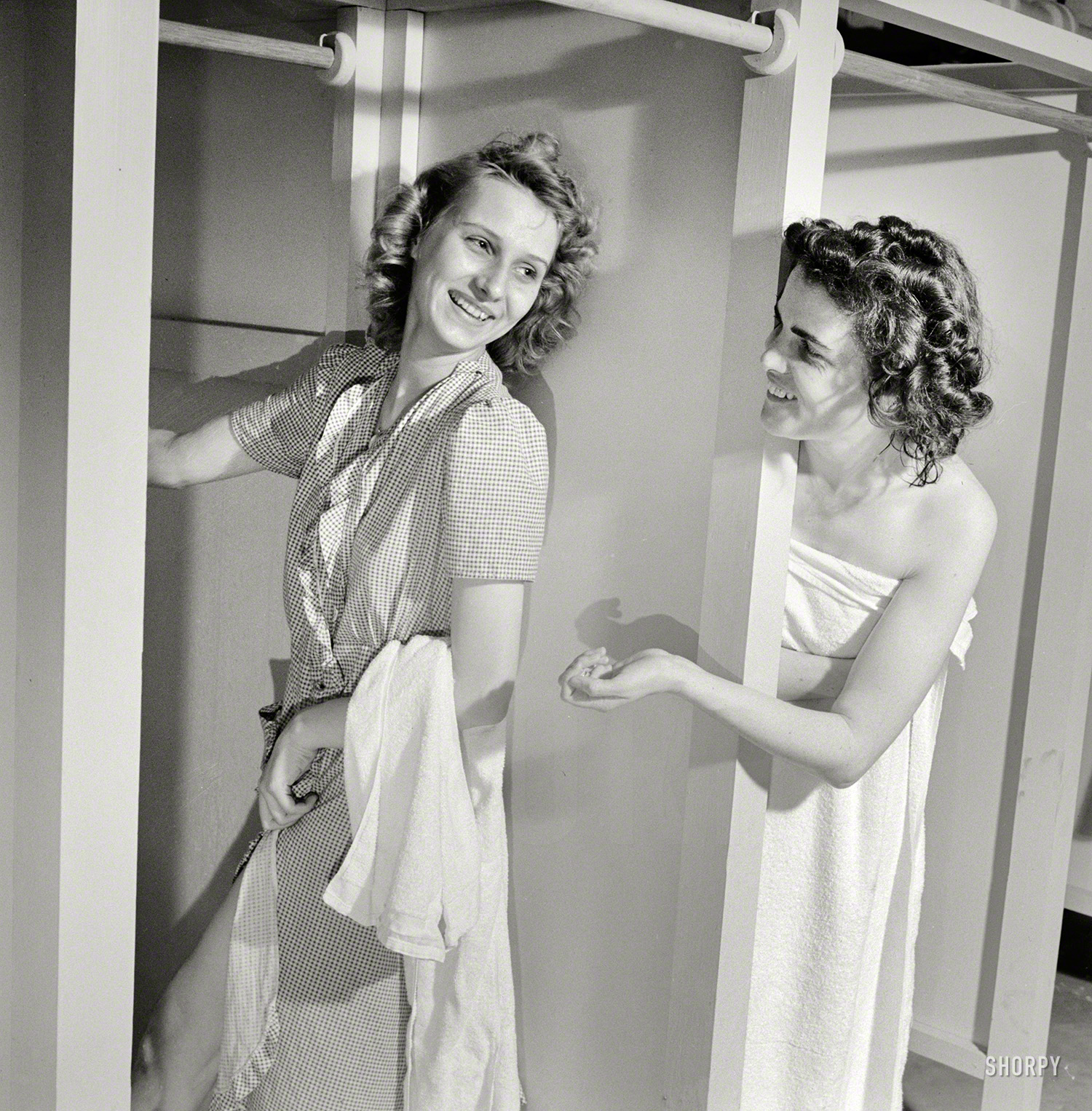 June 1943. "Arlington, Virginia. Girls in two of the long line of showers at Idaho Hall, Arlington Farms, suburban Washington residence for women who work in the U.S. government for the duration of the war." Medium format negative by Esther Bubley for the Office of War Information. View full size.