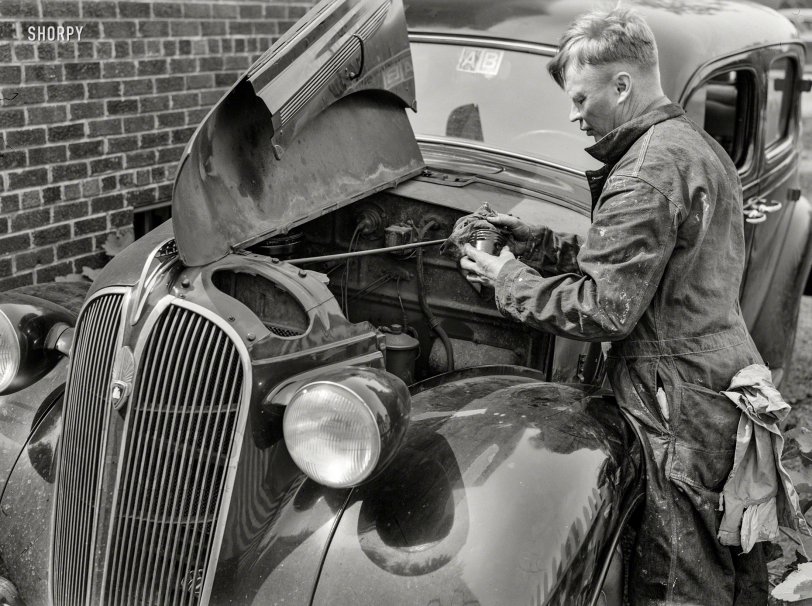 D'Oily Car: 1943