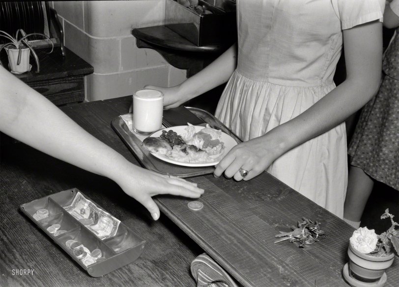 Cafeteria Cuisine: 1943