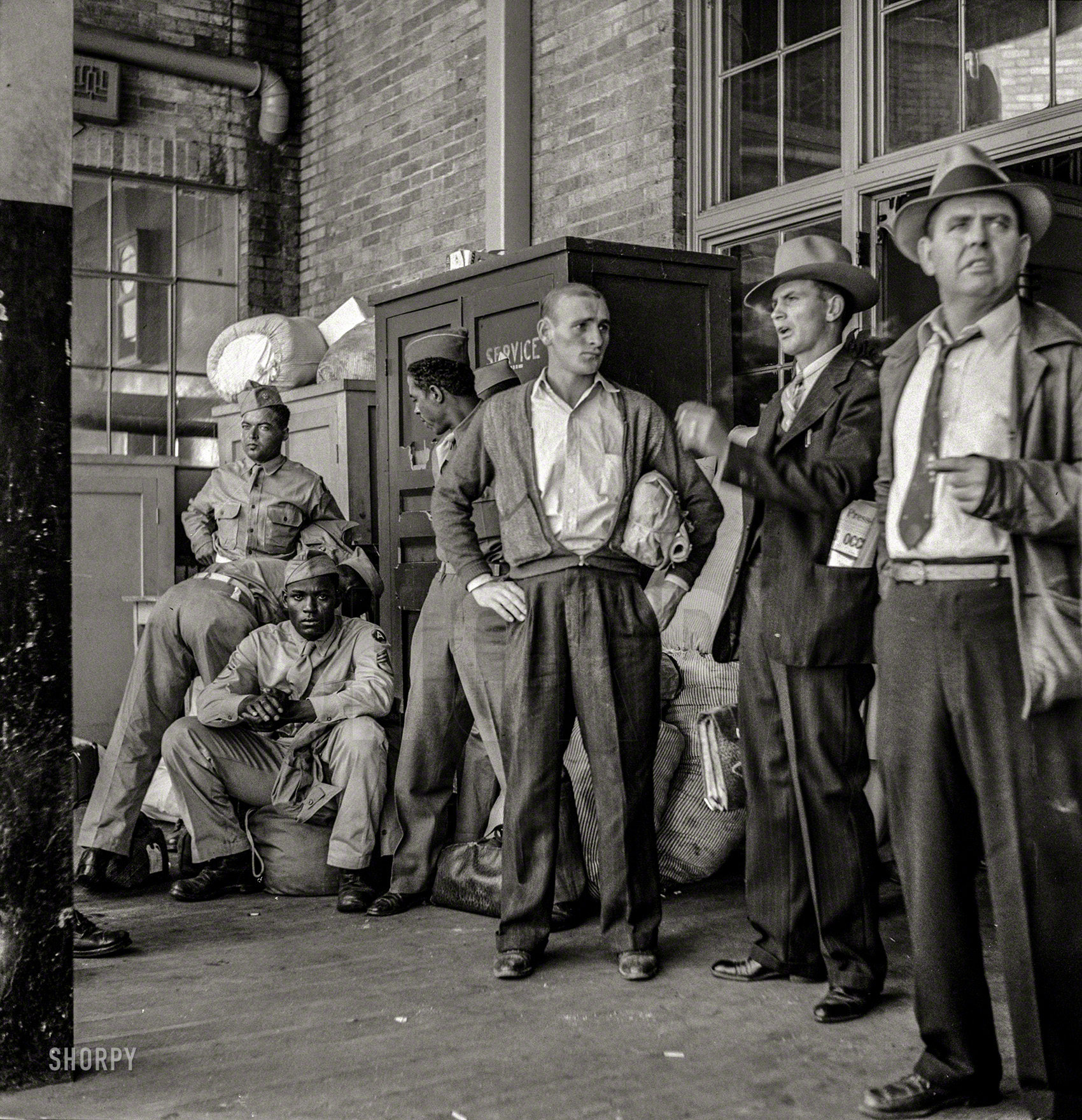 September 1943. "Greyhound bus trip from Louisville, Kentucky, to Memphis, Tennessee, and the terminals. Waiting for a bus at the Memphis station." Photo by Esther Bubley for the Office of War Information. View full size.