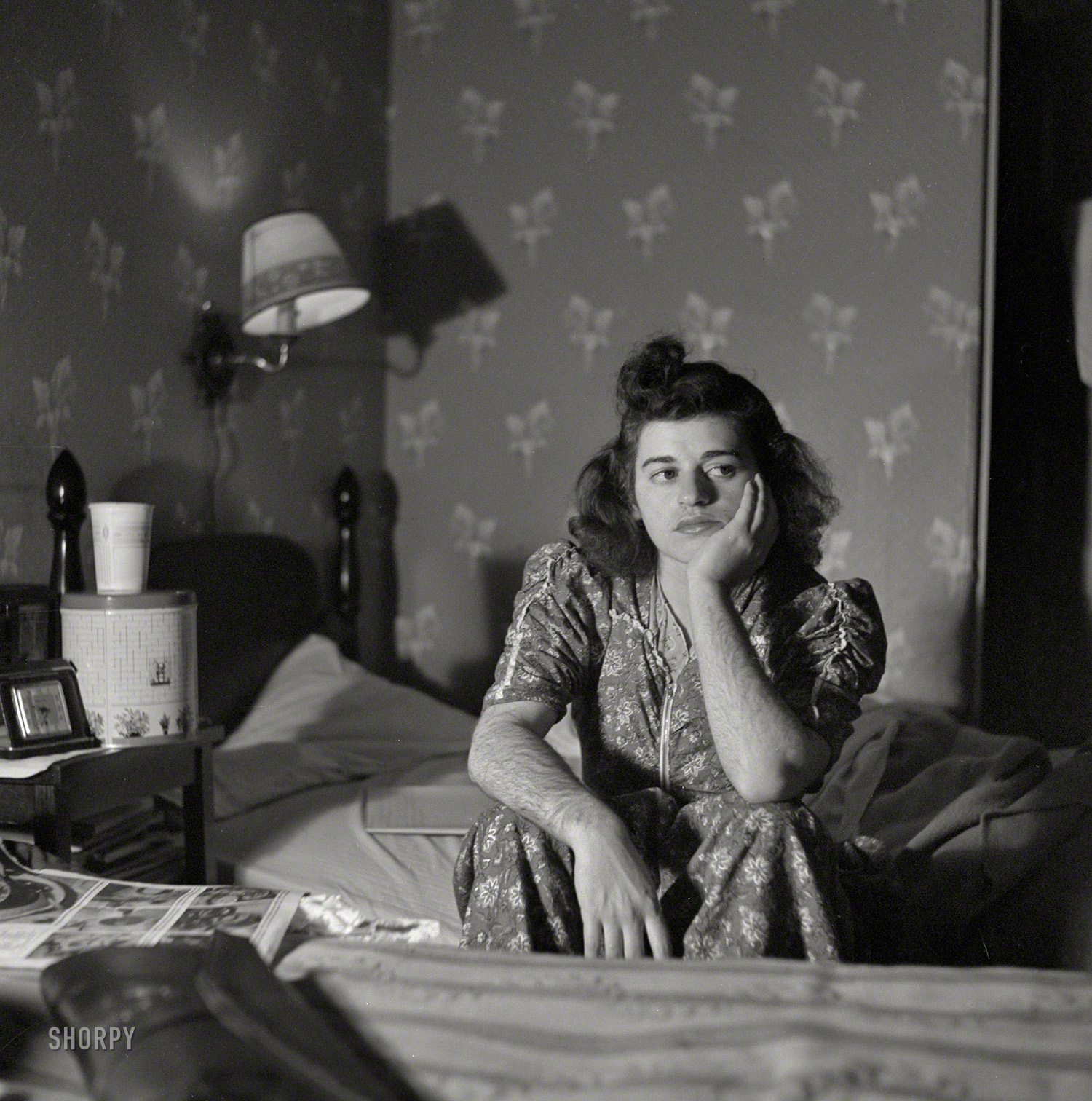 January 1943. Washington, D.C. "Pearl Ginsburg refused to have her boardinghouse rent raised." Medium format nitrate negative by Esther Bubley for the Office of War Information. View full size.