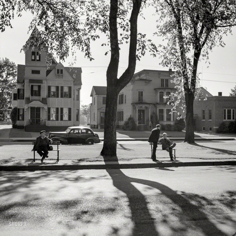 Neighborhood Watch: 1942