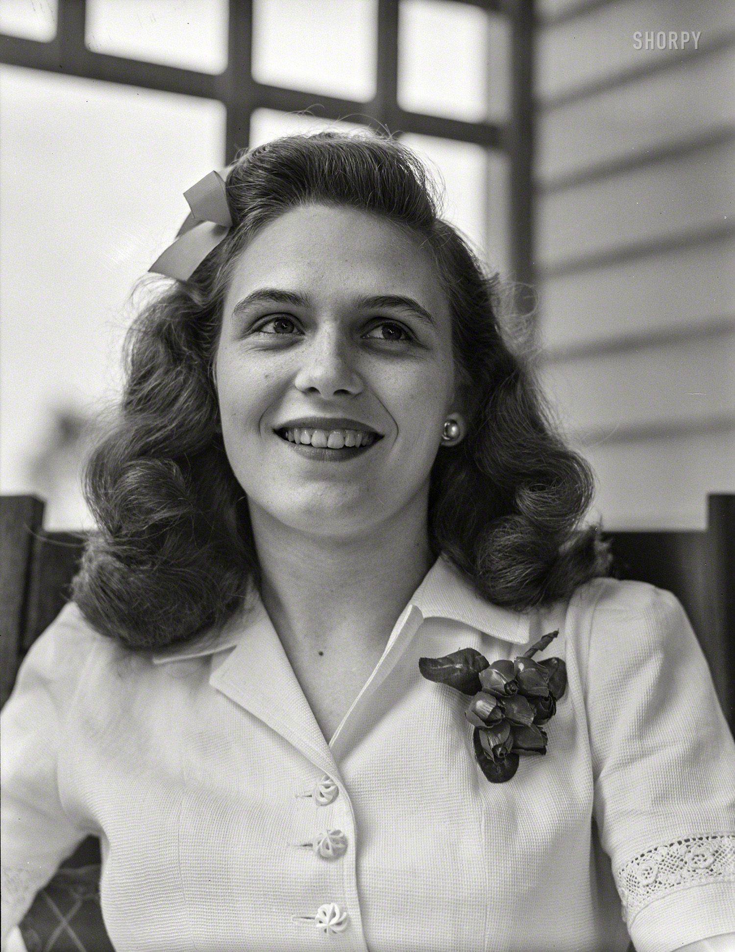 May 1942. "Southington, Connecticut. A girl." Medium format nitrate negative by Fenno Jacobs for the Office of War Information. View full size.