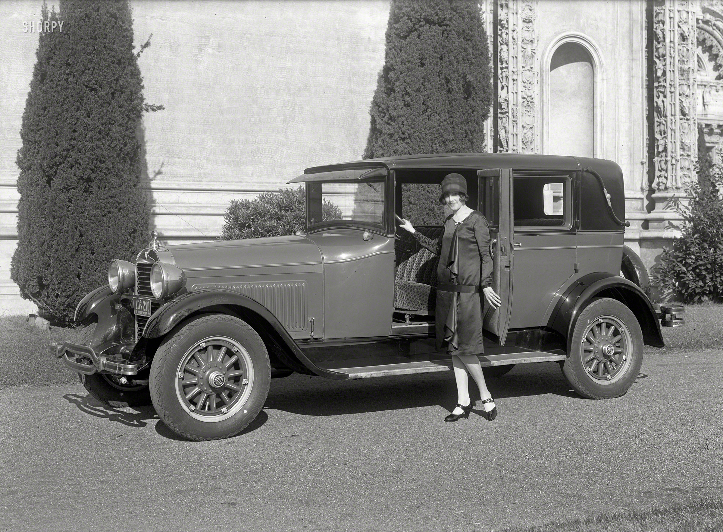 San Francisco, 1927. "Hudson sedan, palace grounds." Car and driver both stylishly upholstered. 5x7 glass negative by Christopher Helin. View full size.
