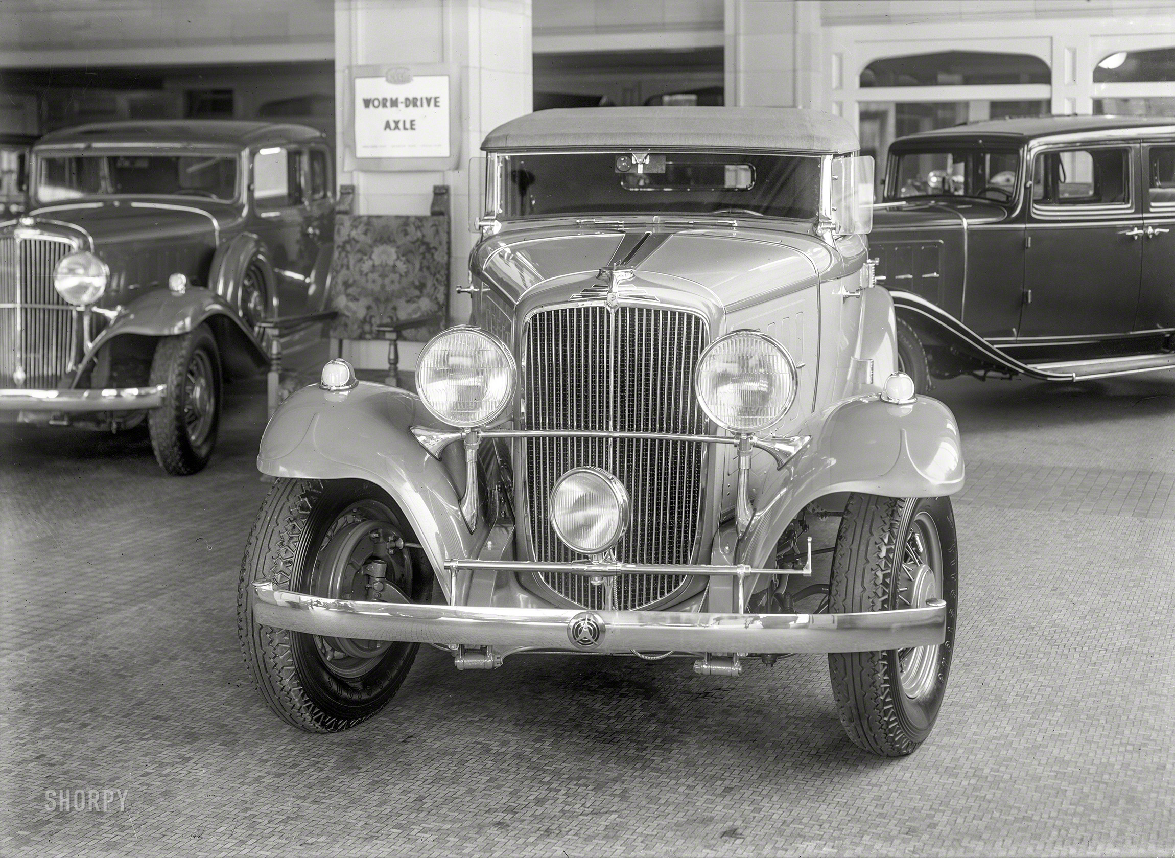 "Nash showroom, San Francisco, 1933." Where selling points include the Worm-Drive Axle and a center headlight that turns with the steering wheel. 5x7 inch dry plate glass negative by Christopher Helin. View full size.