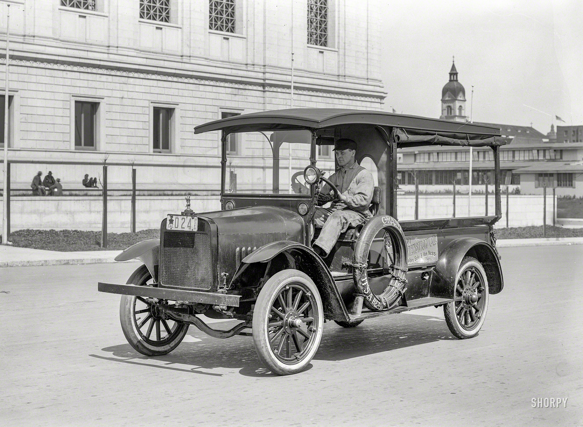 San Francisco, 1919. "Grant motor truck at Public Library." Minimally equipped, we'd say. 5x7 glass negative by Christopher Helin. View full size.