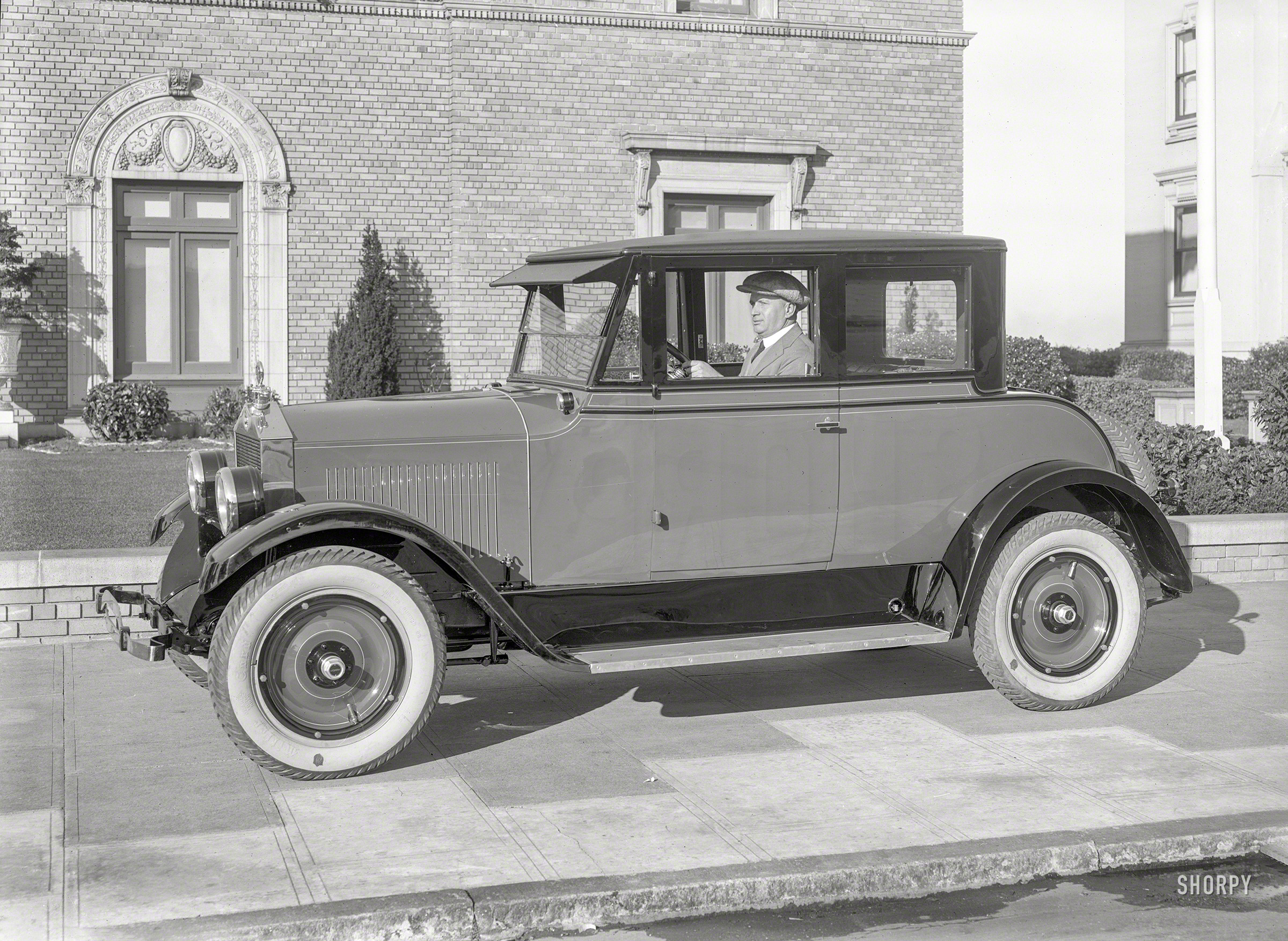 San Francisco circa 1920, back at 2150 Washington St. "Moon auto." And if you don't like my parking, get off the sidewalk! 5x7 glass negative. View full size.