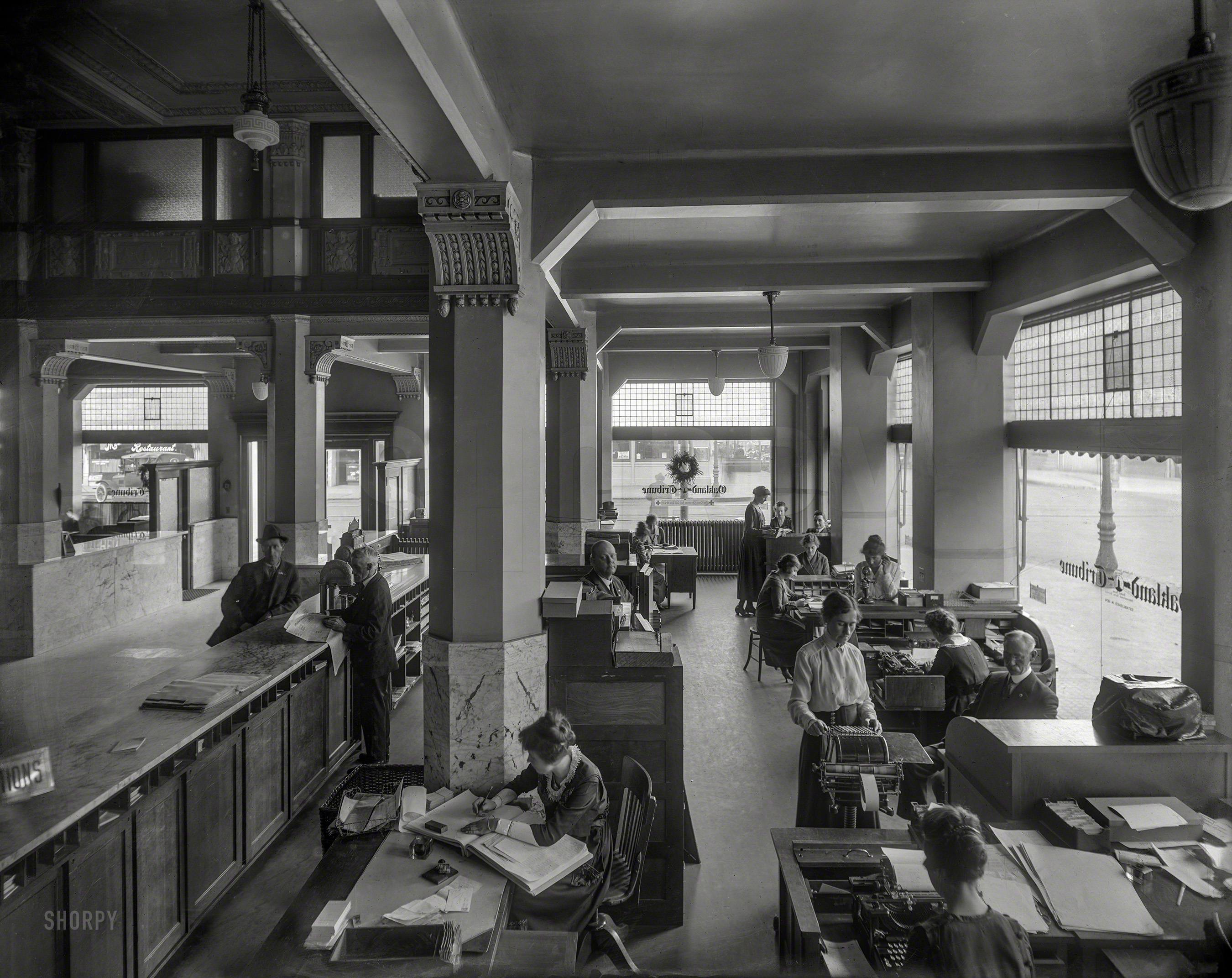 Oakland, California, circa 1920. "Offices of the Oakland Tribune." The premises of the late lamented newspaper (1874-2016) are now home to a bar, the Tribune Tavern. 8x10 glass negative by the Cheney Photo Advertising Co. View full size.