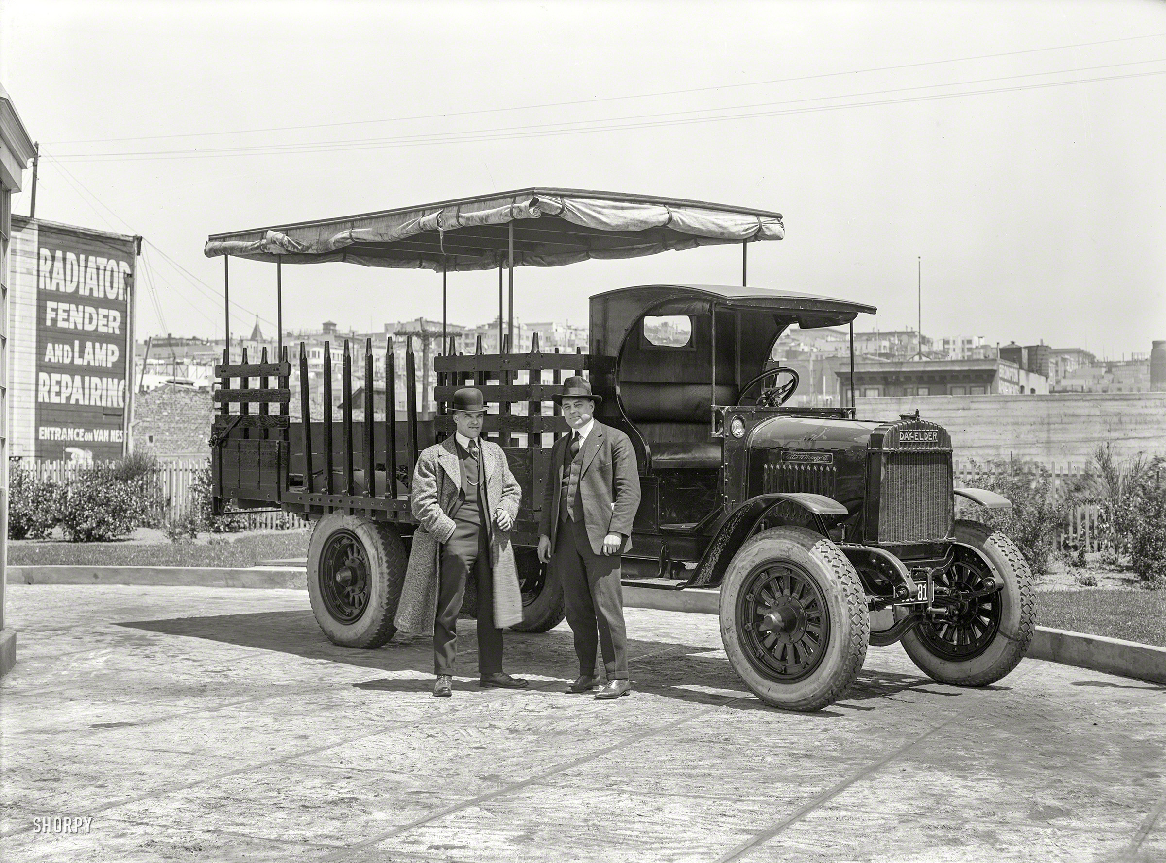 San Francisco circa 1920. "Day-Elder truck." Latest entry on the Shorpy List of Lapsed Lorries. 5x7 glass negative by Christopher Helin. View full size.