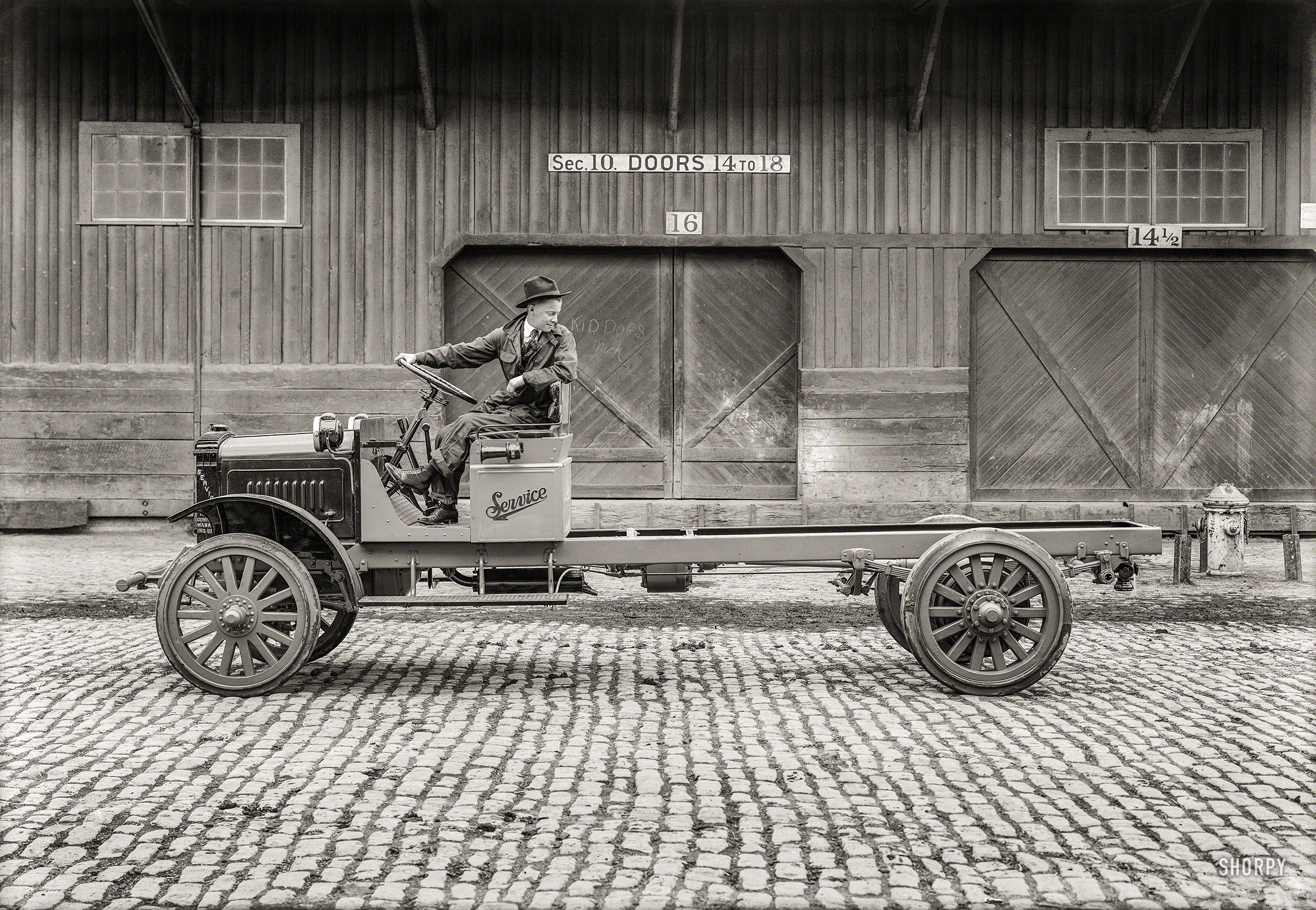 San Francisco circa 1919. "Service truck at Dodd warehouse." If anyone knows the whereabouts of Nick and his piece of chalk, the foreman would like to see him in the warehouse office. 5x7 glass negative by Christopher Helin. View full size.