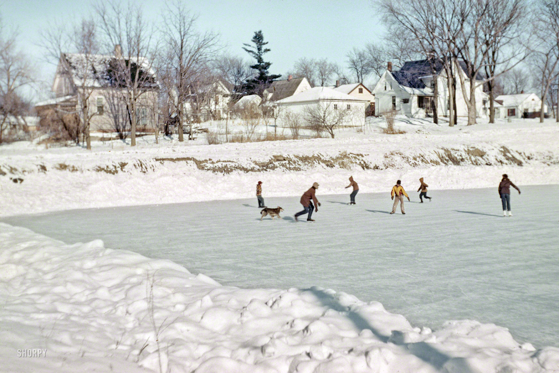 "Blue Earth skating pond, 1-6-52." This slide by Hubert Tuttle opens the winter edition of Minnesota Kodachromes. Hot chocolate, anyone? View full size.