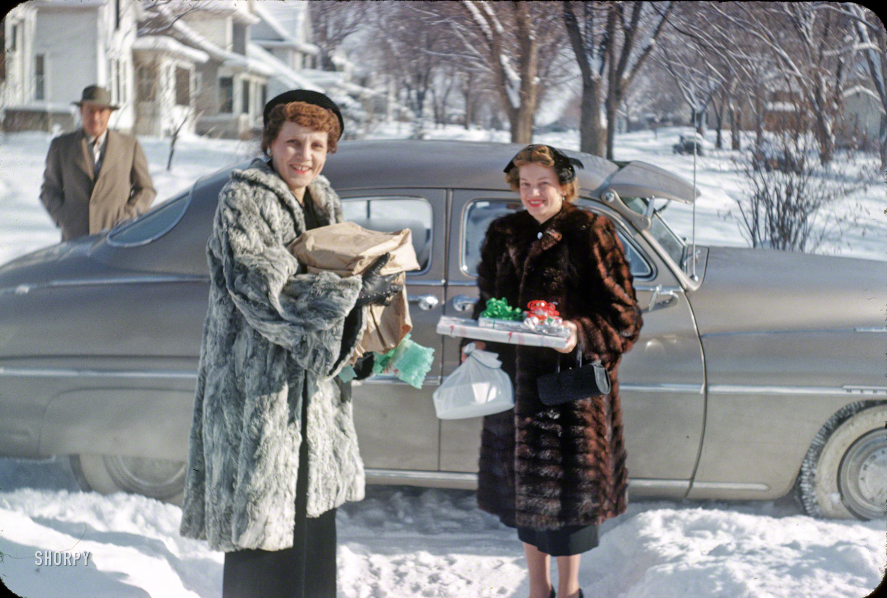 "Bill, Emily & E.S. - Dec 25 1951." It's beginning to look a lot like Christmas in this latest episode of Minnesota Kodachromes. Photo by Hubert Tuttle. Full size.