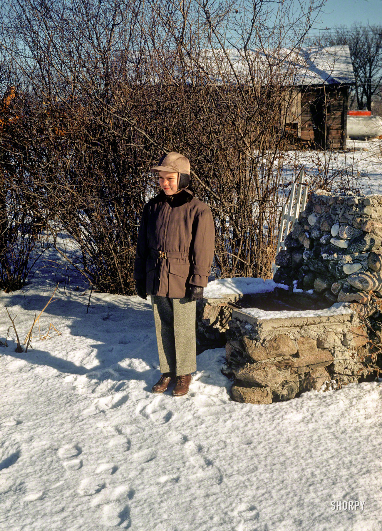 "Loren at Folks -- January 20, 1952." The latest episode of Minnesota Kodachromes stars Hubert's young nephew. Color slide by Hubert Tuttle; barbecue by the Mayans or Aztecs. View full size.