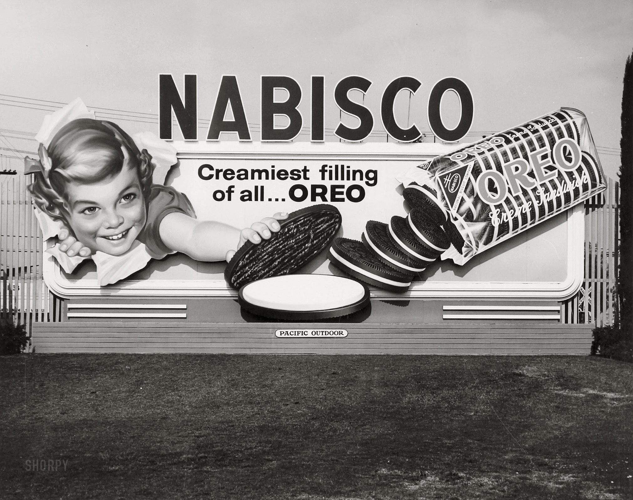 Los Angeles circa 1956. "Creamiest filling of all ... OREO Creme Sandwich." No. 5 in a series of billboard photos from the files of Pacific Outdoor Advertising. View full size.