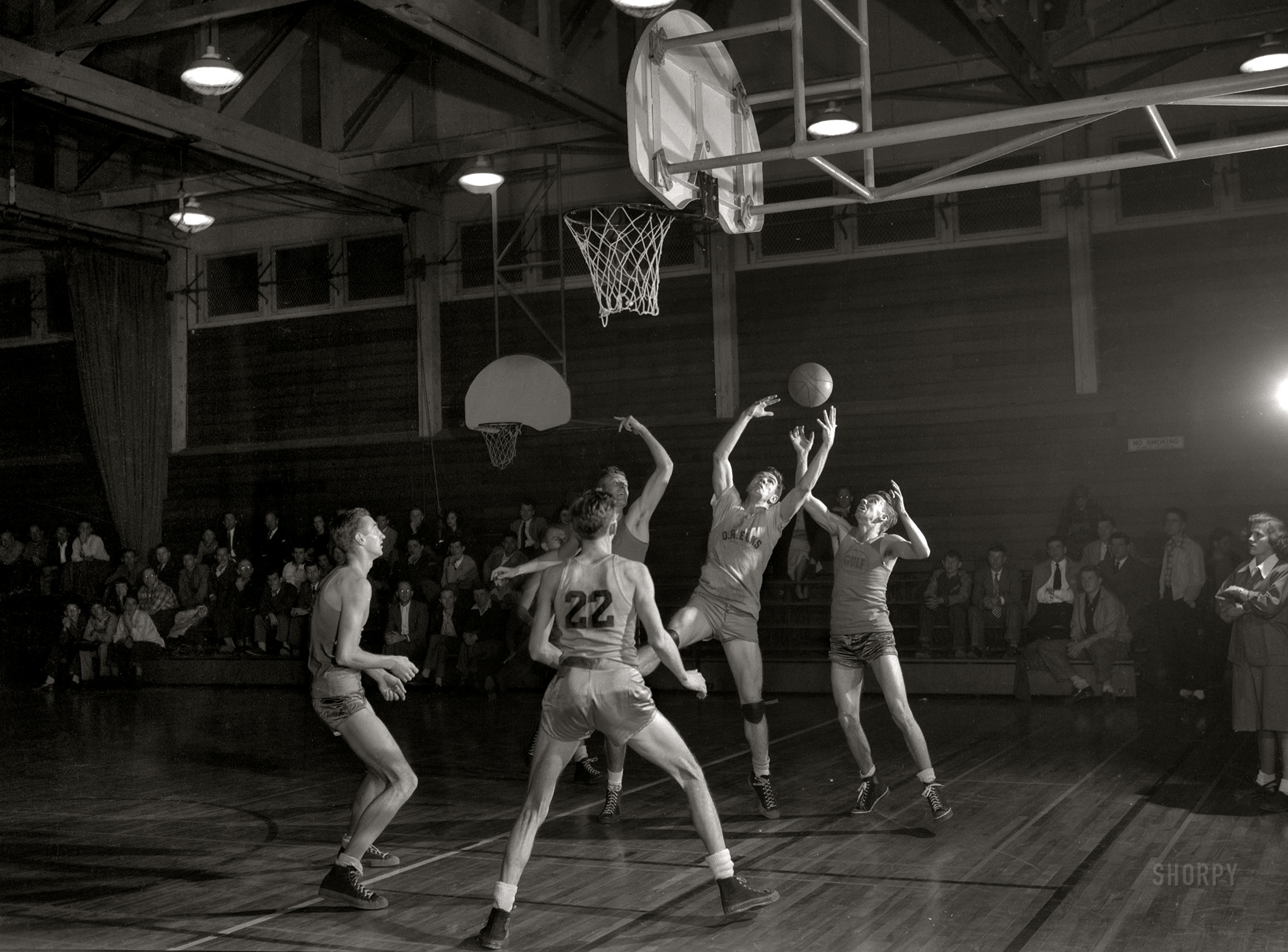 December 28, 1947. Oak Ridge, Tennessee. "Basketball. Elks Club vs. Maryville at Oak Ridge." Acetate negative by Ed Westcott, the Army Corps of Engineers photographer who documented the activities and facilities of the Manhattan Project. View full size.