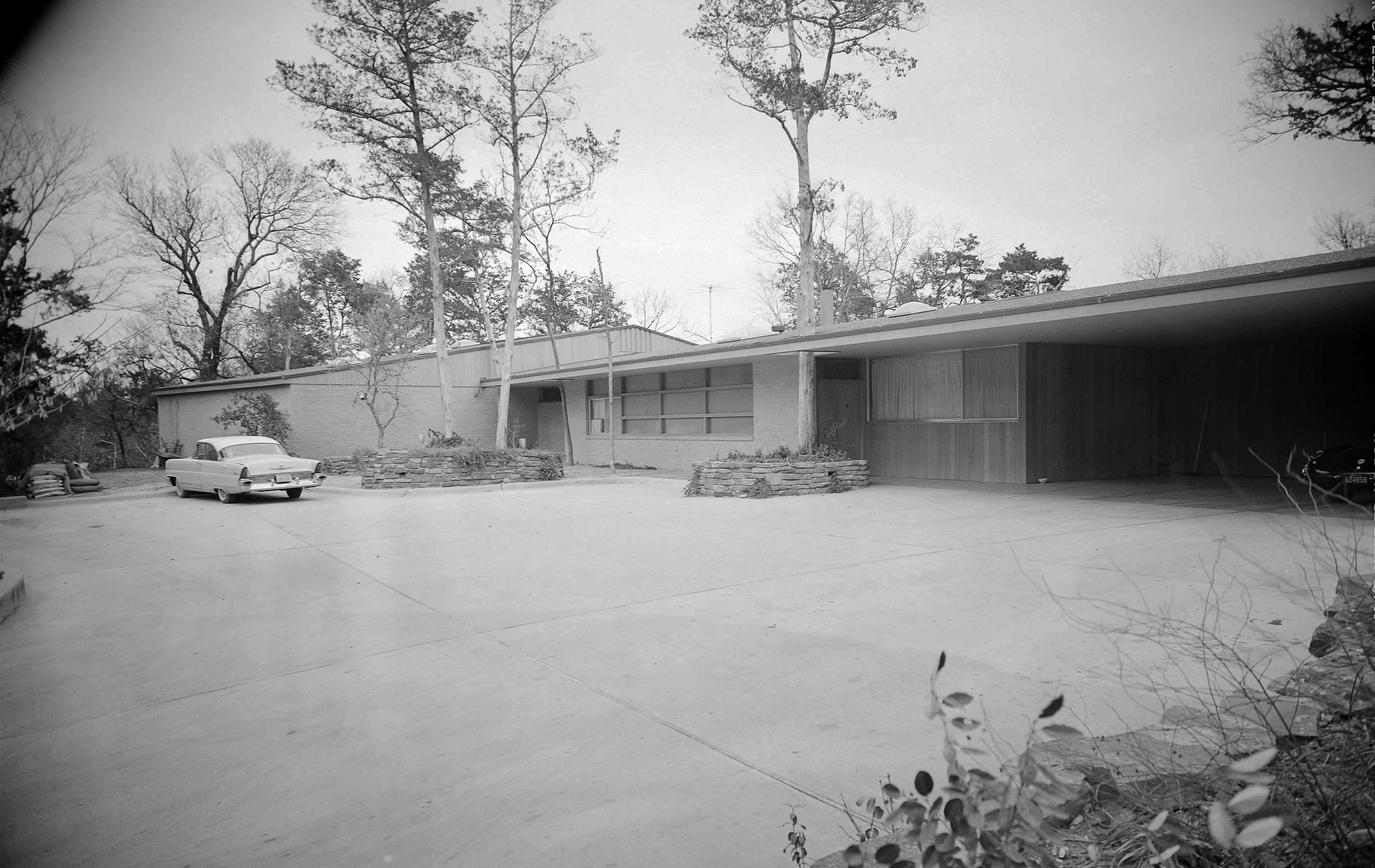 1956. "Hayes residence, Kessler Lake Drive, Dallas. Driveway to front door. Architects: Prinz & Brooks." Another look at Chevrolet dealer Earl Hayes' rambling ranch, with a Lincoln Premiere decorating the drive. Photo by Maynard L. Parker for House Beautiful. Source: Huntington Library. View full size.