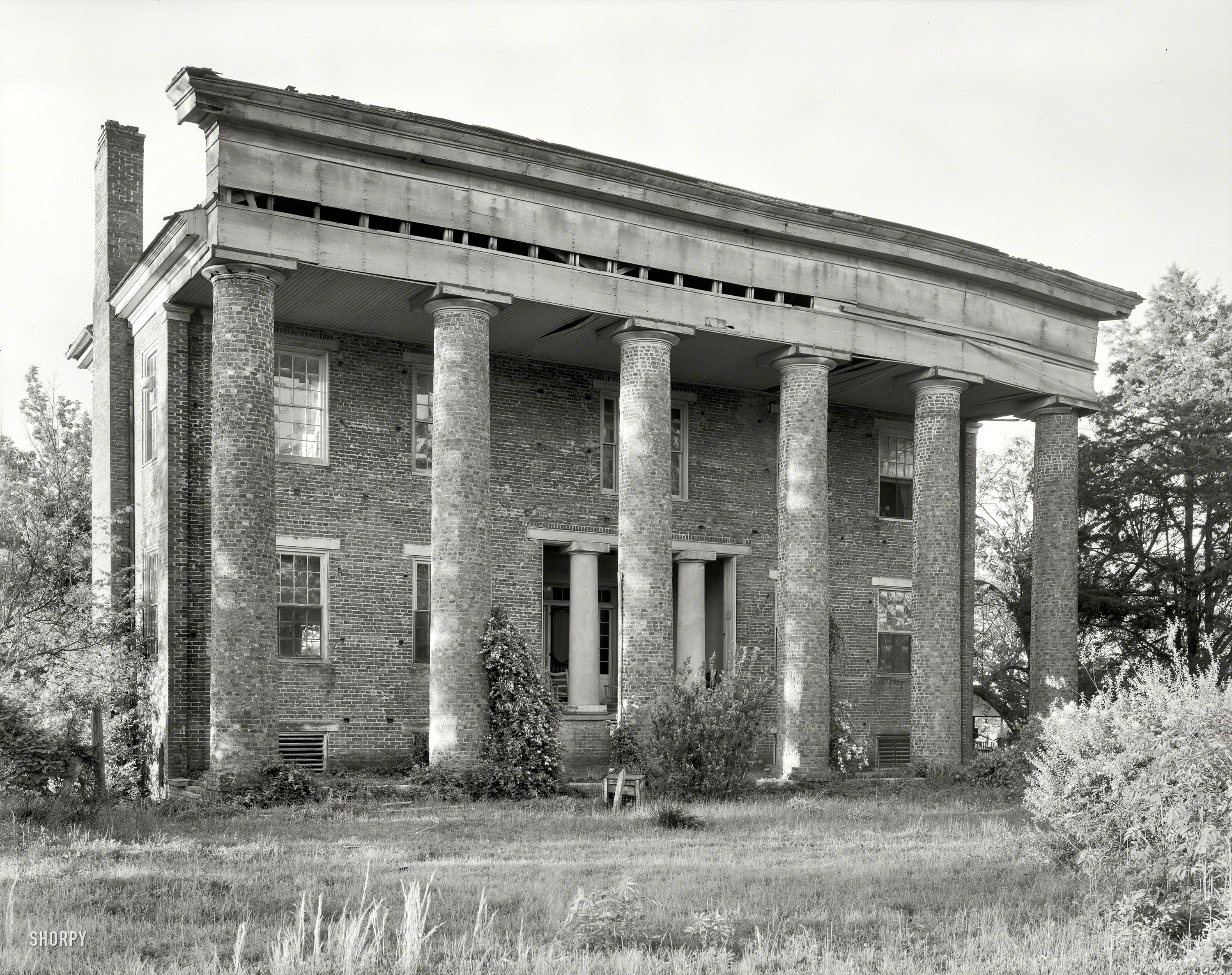 1939. "Wade House. Huntsville vicinity, Madison County, Alabama." 8x10 inch acetate negative by Frances Benjamin Johnston. View full size.