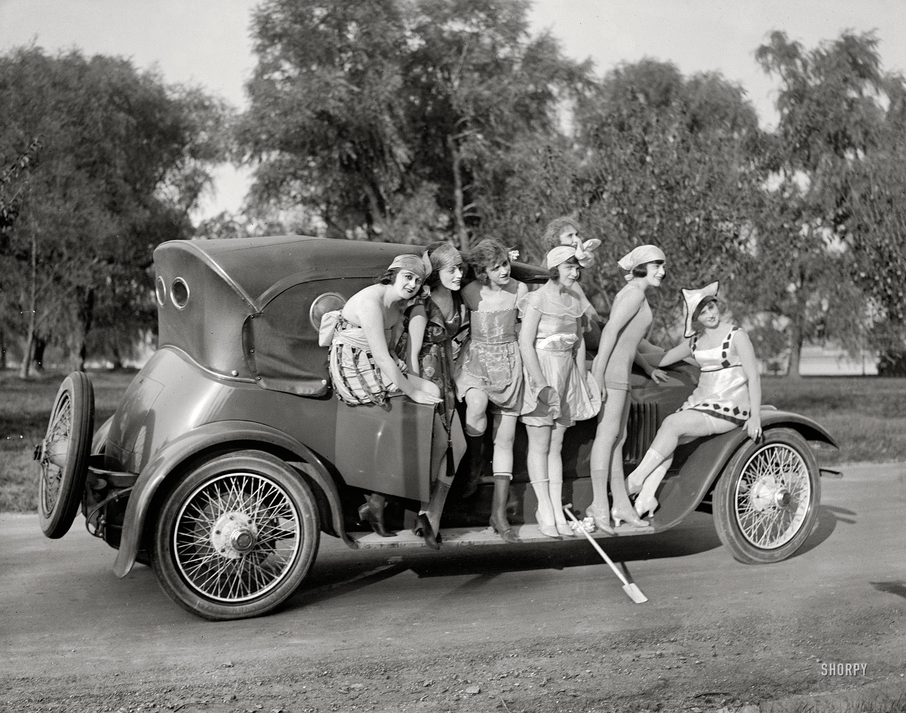 Washington, D.C., 1919. "Mack Sennett girls." Producer Mack Sennett's comedy reels featured a bevy of "bathing beauties," among them Marvel Rea, seen here in the harlequin costume. More on these ladies here. | View full size.