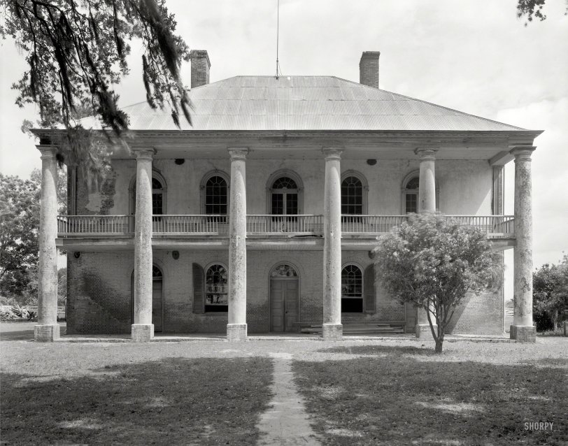1938. "Chretien Point Plantation, Sunset vicinity, St. Landry Parish, Louisiana. Structure dates to 1831." Photo by Frances Benjamin Johnston. View full size.
