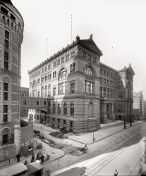 November 8, 1907. "Bridge of Sighs," connecting the 1902 Tombs prison at left with the 1894 Manhattan Criminal Courts building at right. 8x10 glass negative, George Grantham Bain Collection. View full size.