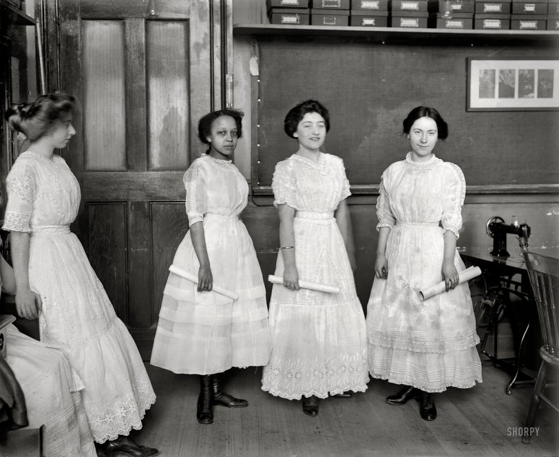 Dollar Dresses: 1909