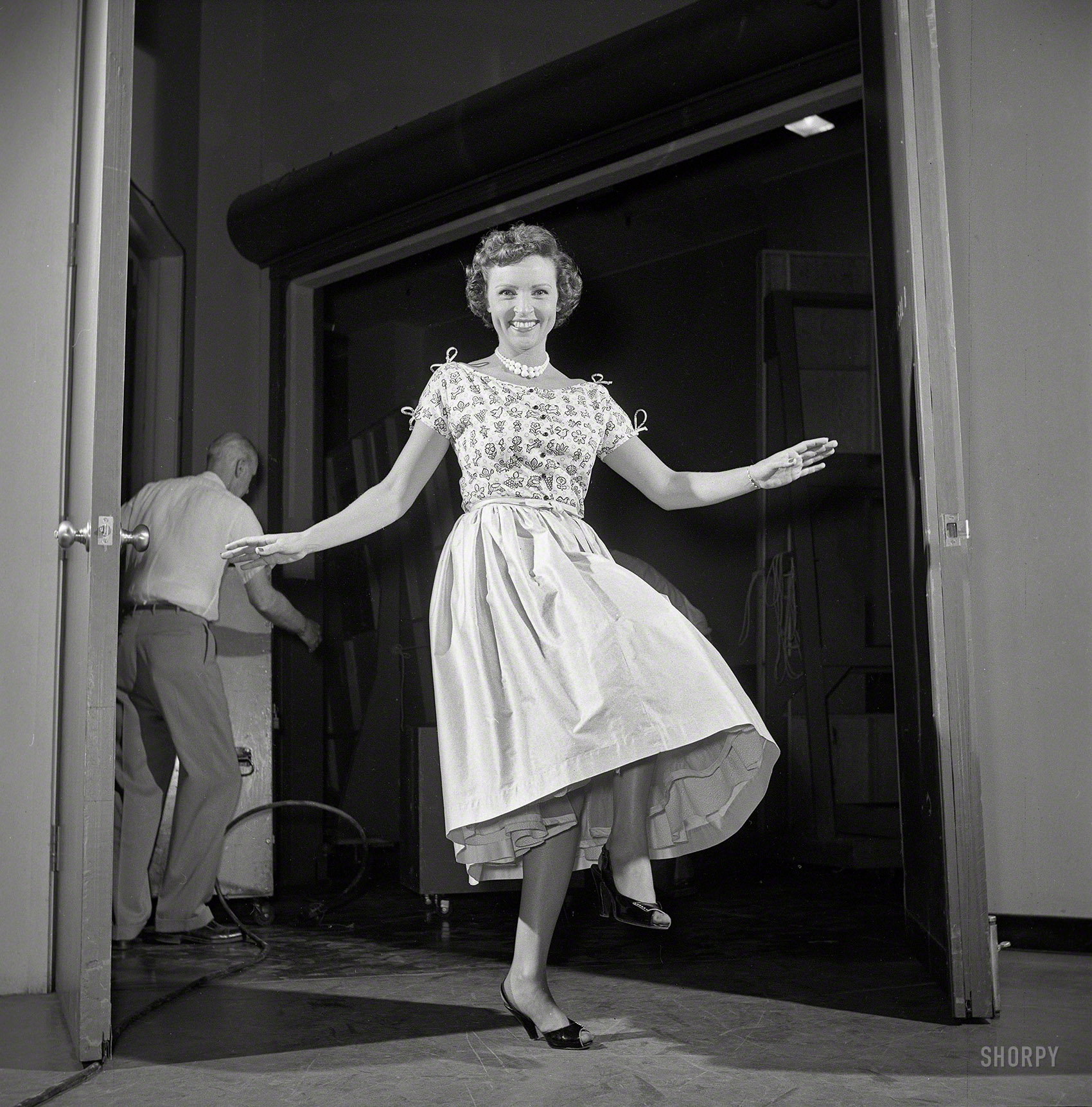 Circa 1954. "Actress Betty White on the set of her local Los Angeles daytime television show." Another look at this ageless entertainer, from unpublished photos by Maurice Terrell and Earl Theisen for Look magazine. View full size.