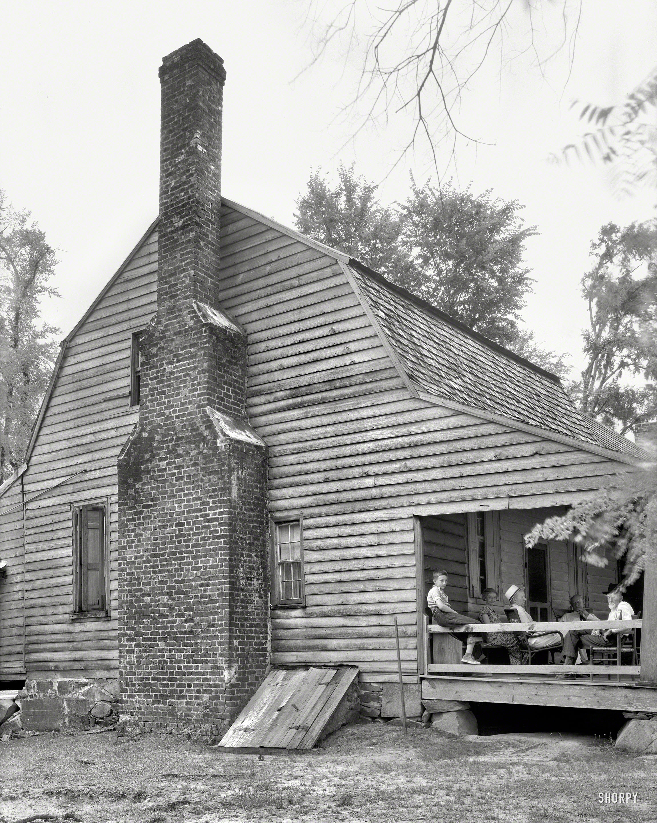 1936. "Col. Alfred Cooper homestead. Aventon vicinity, Nash County, North Carolina. Structure dates to 1760; reputed oldest house in county." 8x10 inch acetate negative by Frances Benjamin Johnston. View full size.