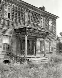 1937. Rowan County, N.C. "Maxwell Chambers house, Spencer vicinity. Structure dates to ca. 1800-1810." Photo by Frances Benjamin Johnston. View full size.